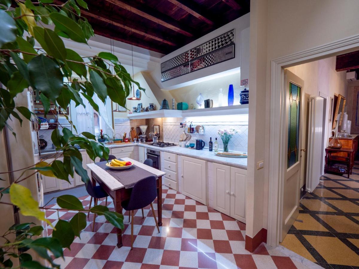 Luxury - Elegante Appartamento Nel Cuore Di Lucca Exterior photo