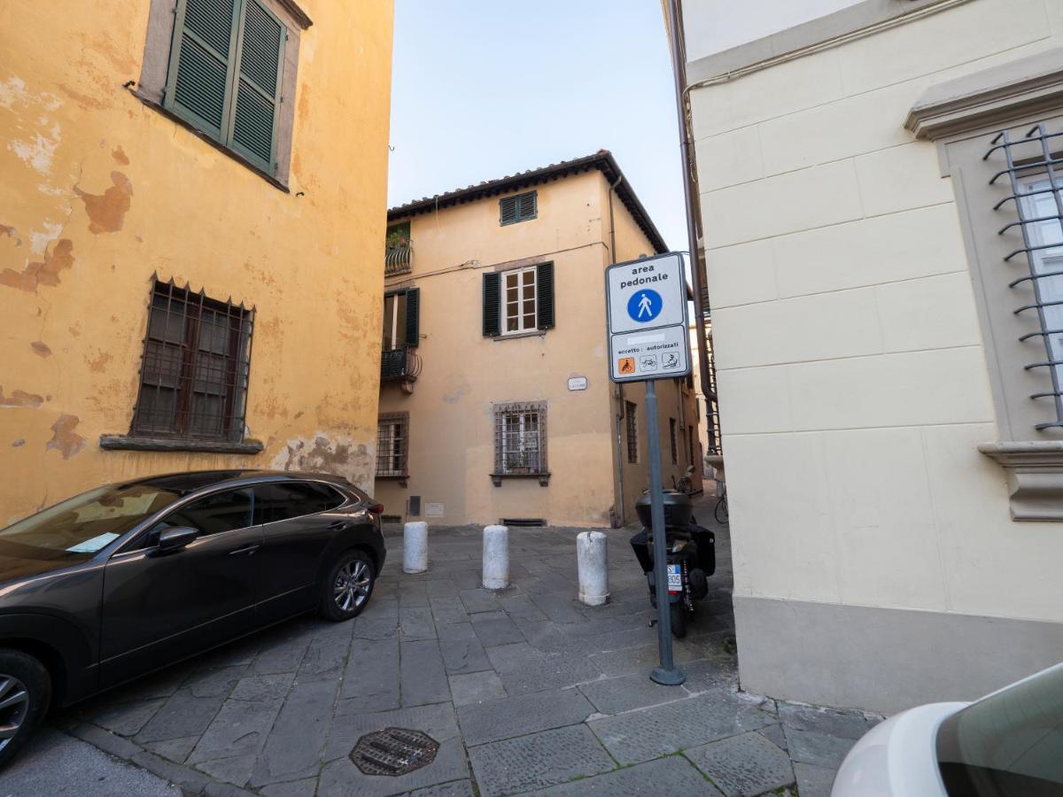 Luxury - Elegante Appartamento Nel Cuore Di Lucca Exterior photo