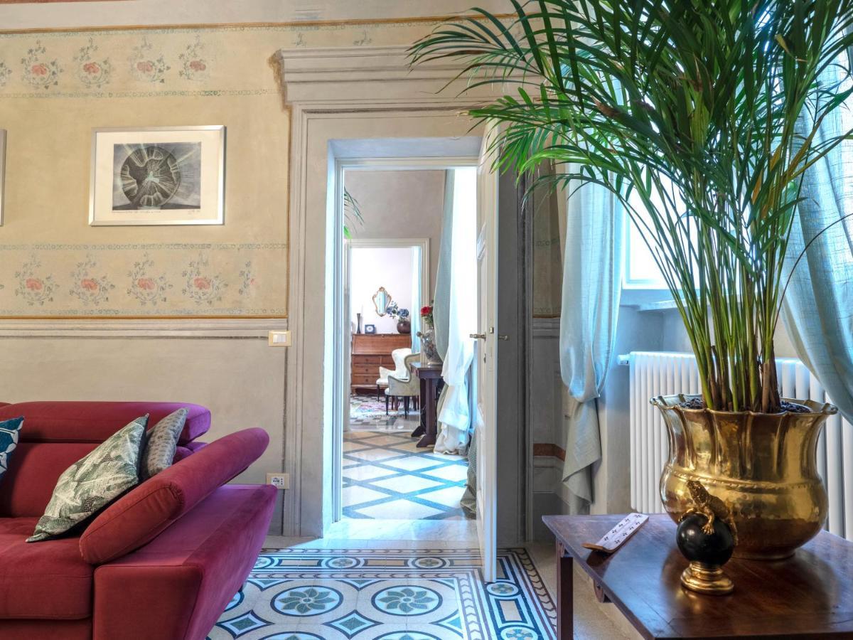 Luxury - Elegante Appartamento Nel Cuore Di Lucca Exterior photo